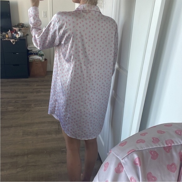 Tabitha Webb Soft Girl valentine satin button down satin sleep shirt heart print - Picture 3 of 9